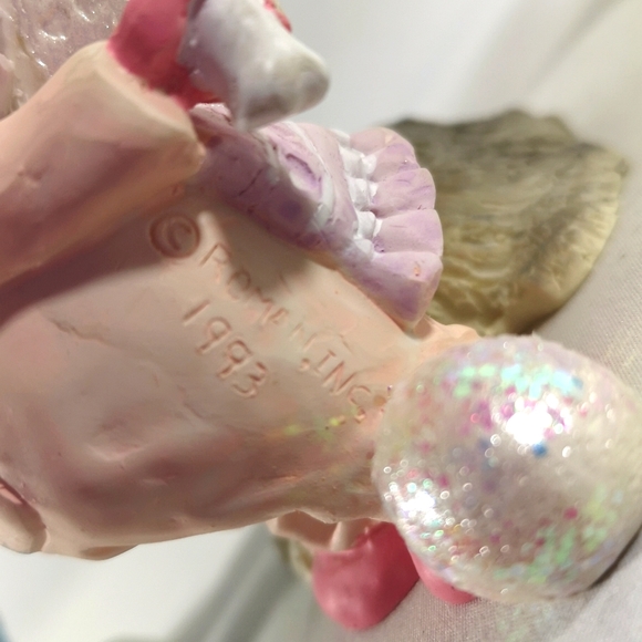 Vintage 1993 Set of Three Roman Inc Winter Figurines with Wings & Bells - Picture 5 of 5